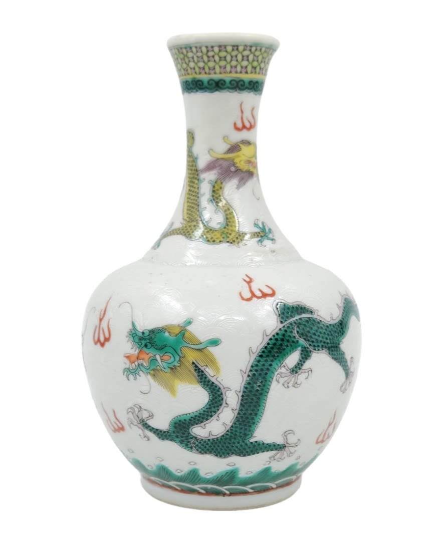 A high-quality and beautiful antique Chinese porcelain jug, late 'Qing' dynasty, decorated with - Image 5 of 8