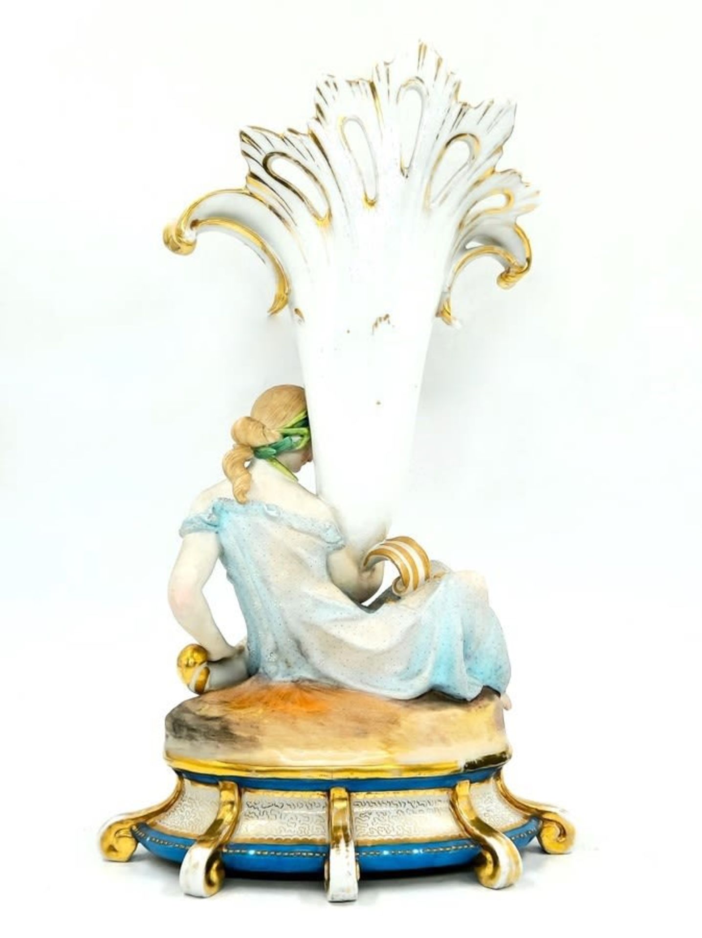 A quality antique French 'Old Paris' vase, made of porcelain and biscuit, unsigned,, hand painted in - Image 5 of 11