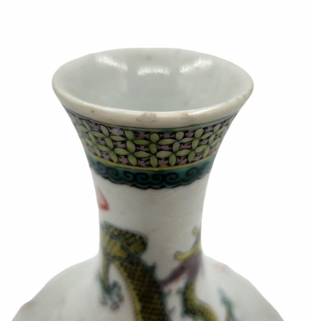 A high-quality and beautiful antique Chinese porcelain jug, late 'Qing' dynasty, decorated with - Image 8 of 8