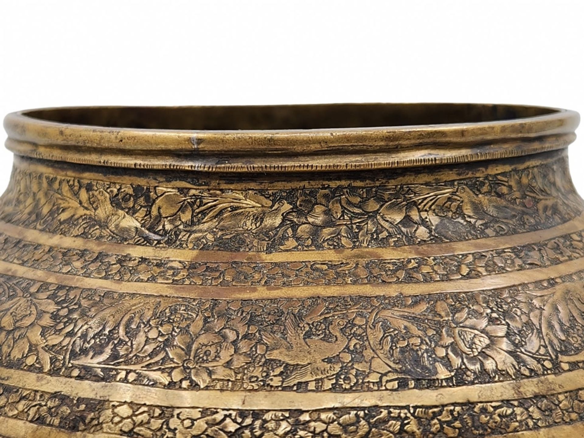 An antique Persian urn, an urn from the 19th century, made of brass and decorated with delicate - Bild 5 aus 5