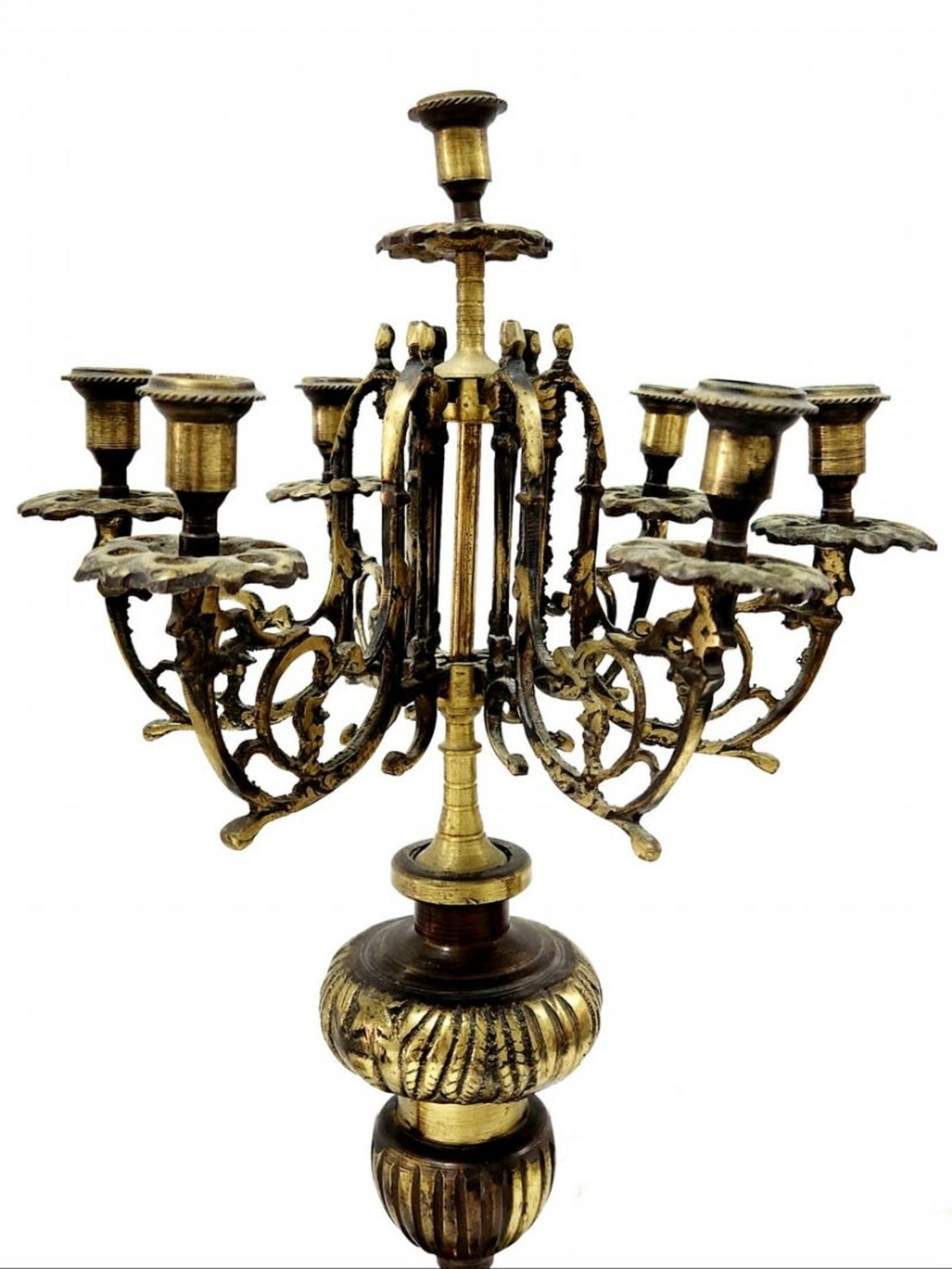 Antique Garniture, made of brass and includes a mantle clock and two candelabras, working - Bild 13 aus 13