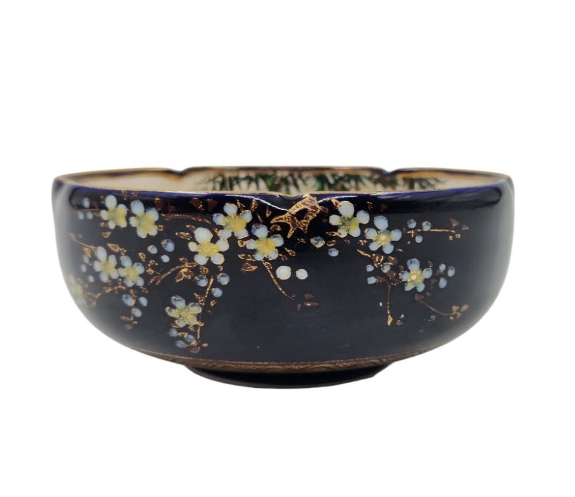 An antique and very high quality Japanese ceramic bowl made by 'Koshida', decorated with hand - Bild 3 aus 6