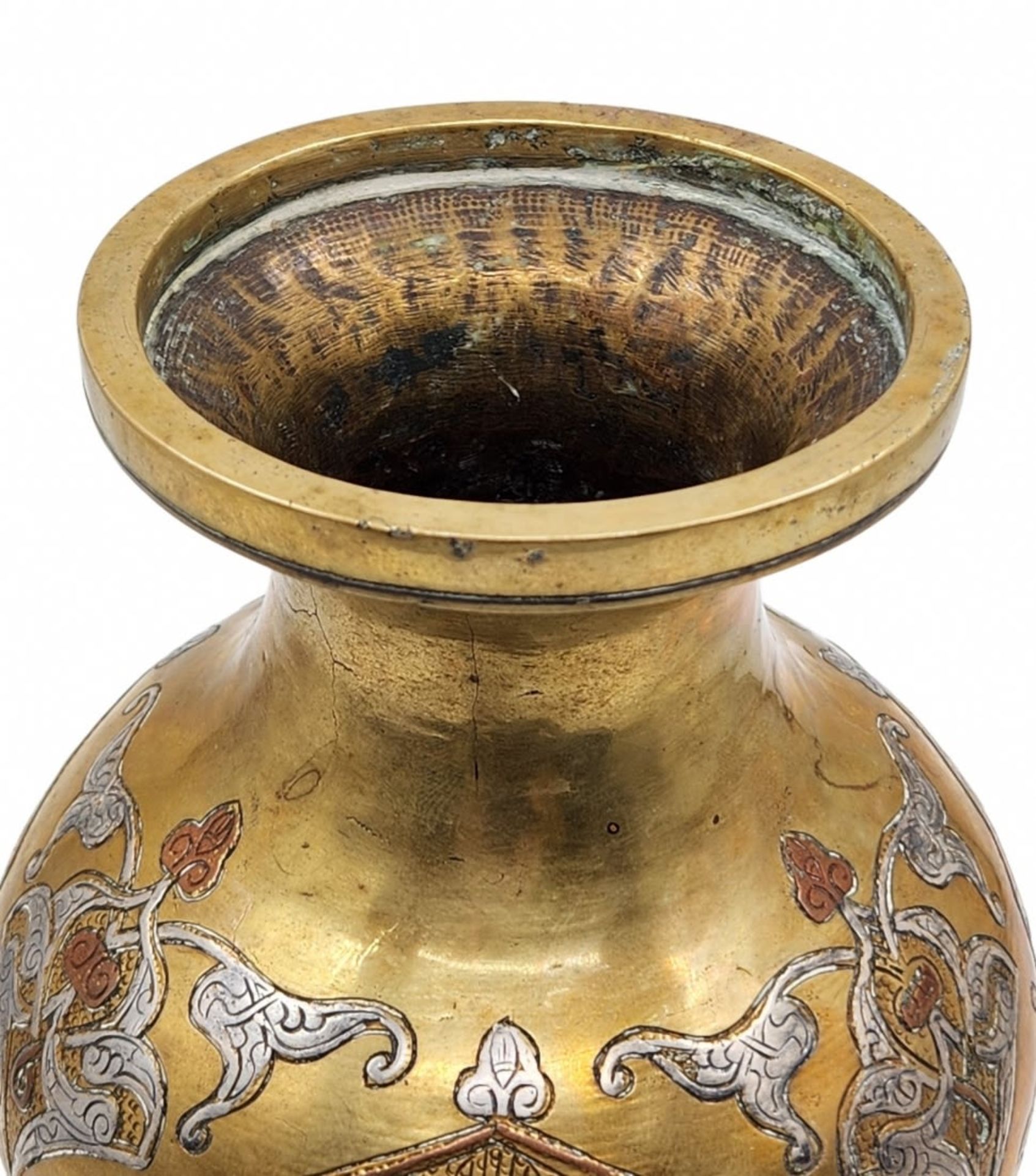 An antique Islamic vase, approximately hundred years old, made of Damascus work (copper and silver - Bild 4 aus 7