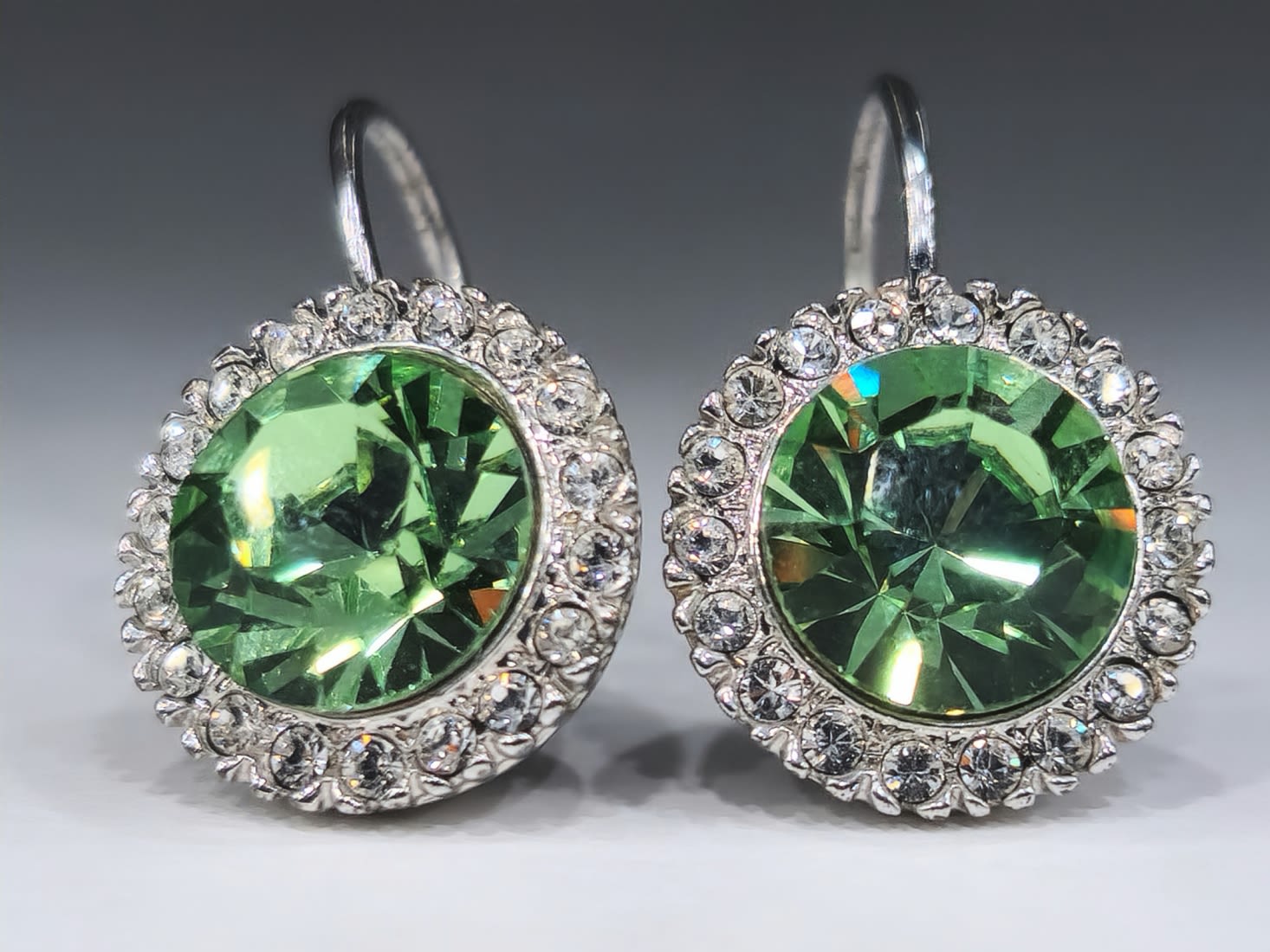 A pair of earrings plated with white gold with zirconia, unsigned, Diameter: 1.3 cm, Height