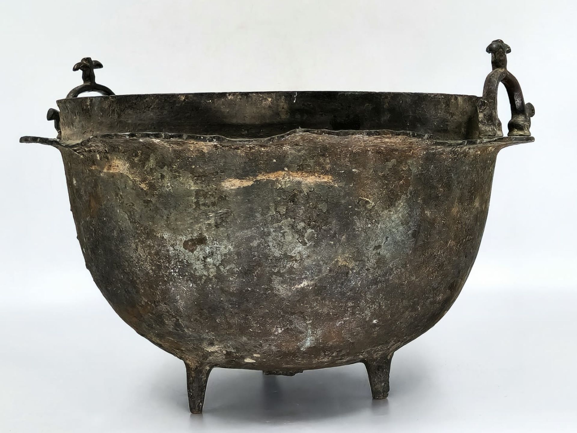 An antique Islamic Cauldron, 12th / 13th centuries, the Khorasan region of Iran., made of copper, - Bild 5 aus 13