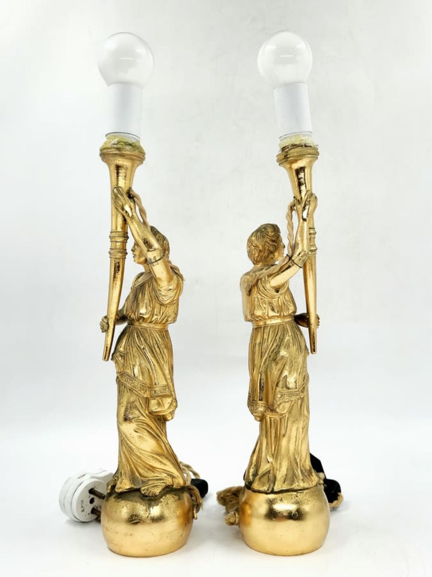 A pair of table lamps made of spelter, old wiring (recommended to be replaced), Condition - Image 5 of 7