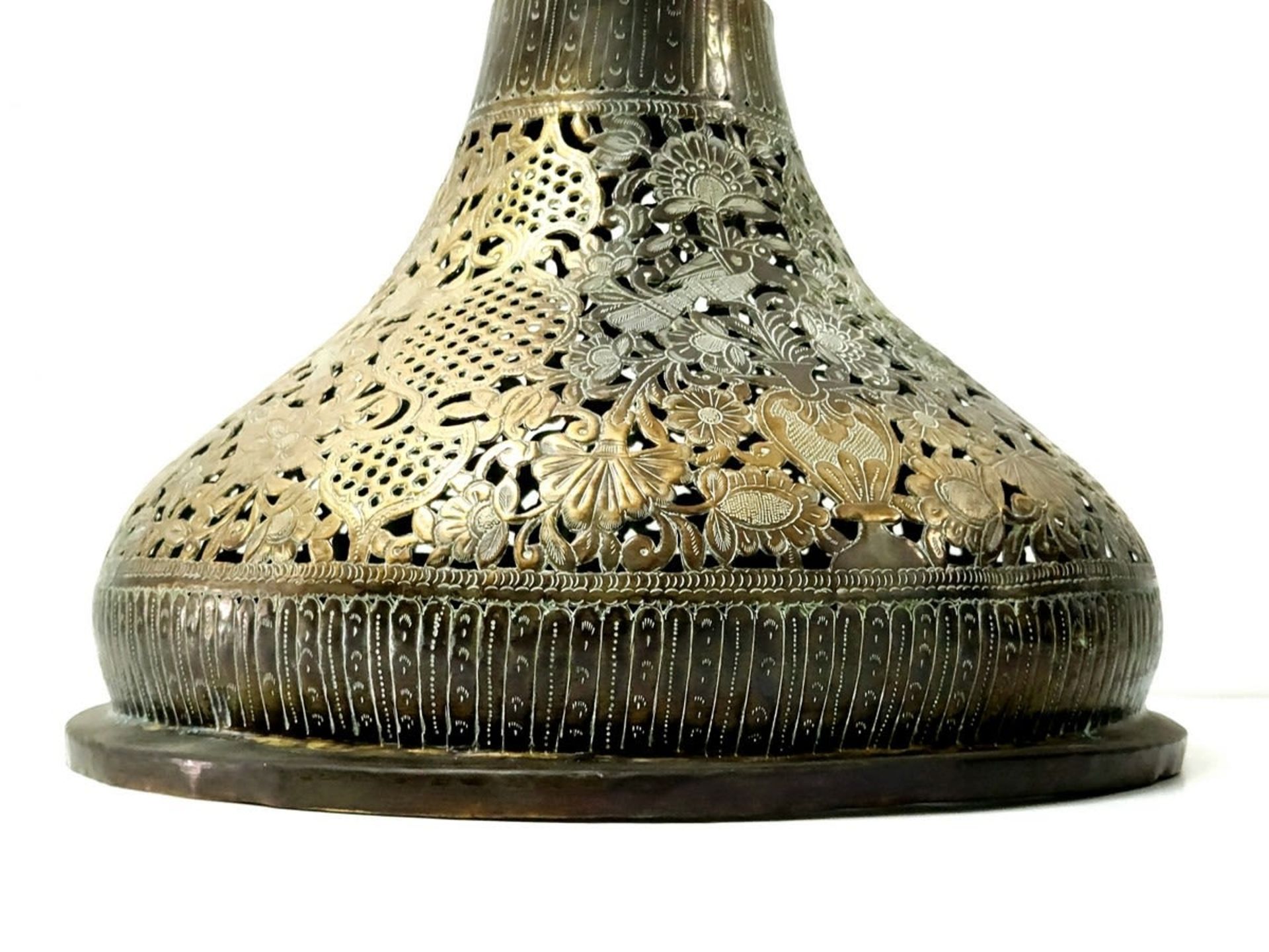Impressive and high-quality antique Ottoman Turkish brazier, made of hammered and engraved sawn - Image 6 of 8
