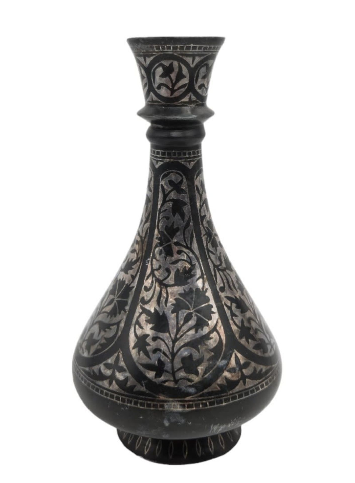 An antique Indian Bidri vase, made of metal inlaid with silver, second half of the 19th century, - Bild 3 aus 5