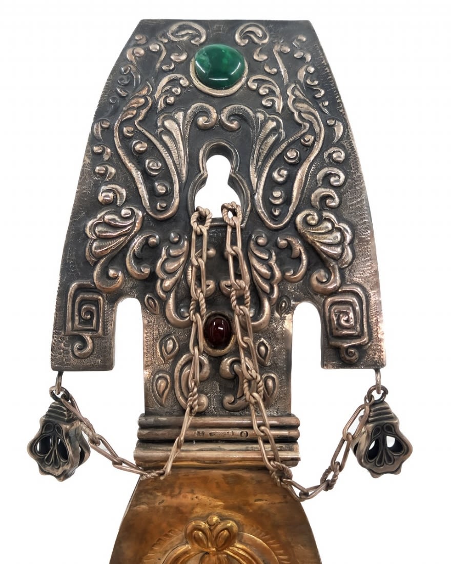 A high-quality and impressive Kovsh, made of silver, decorated with enamel and signed, Total weight: - Image 7 of 8