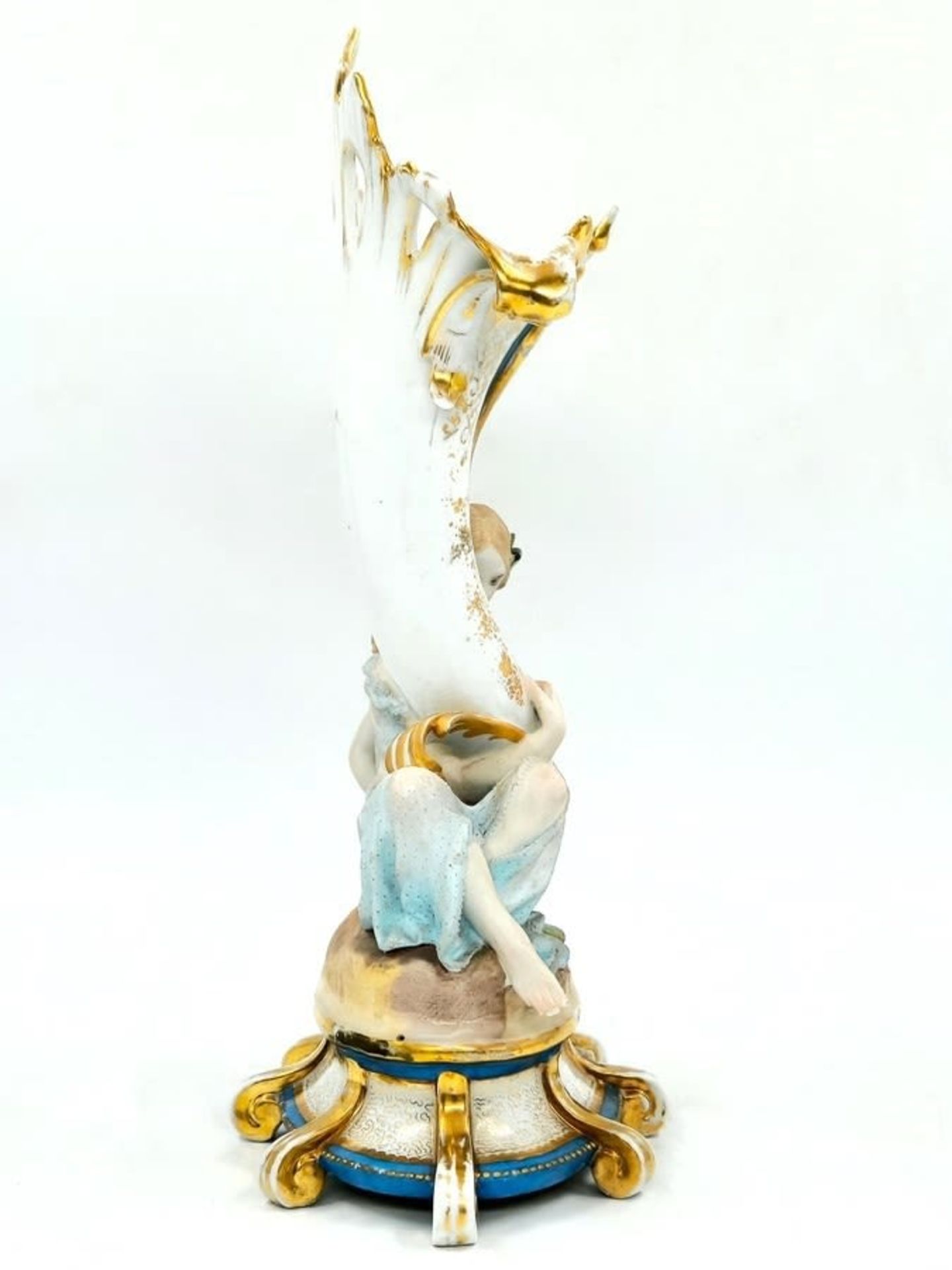 A quality antique French 'Old Paris' vase, made of porcelain and biscuit, unsigned,, hand painted in - Image 7 of 11