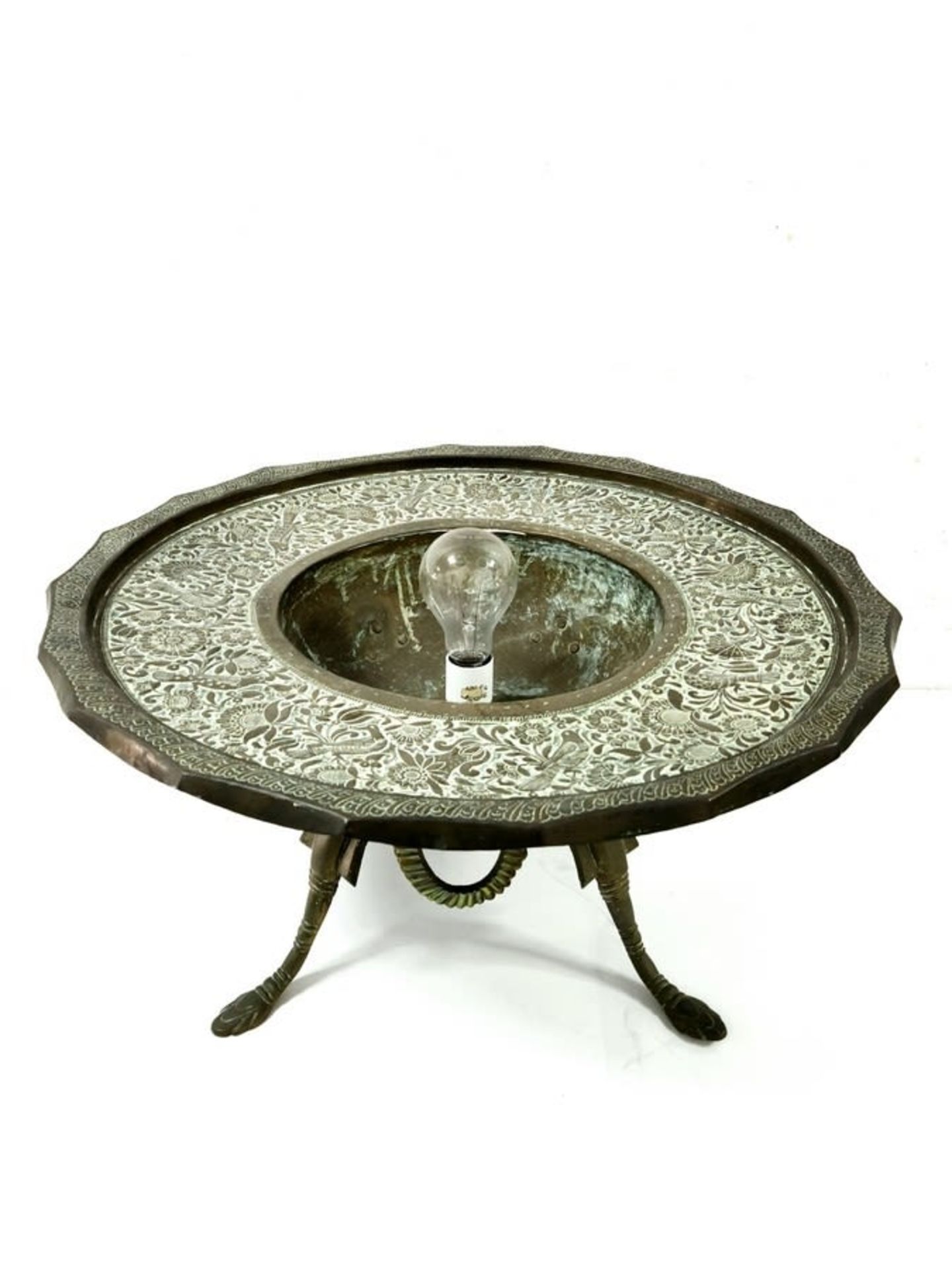 Impressive and high-quality antique Ottoman Turkish brazier, made of hammered and engraved sawn - Image 4 of 8