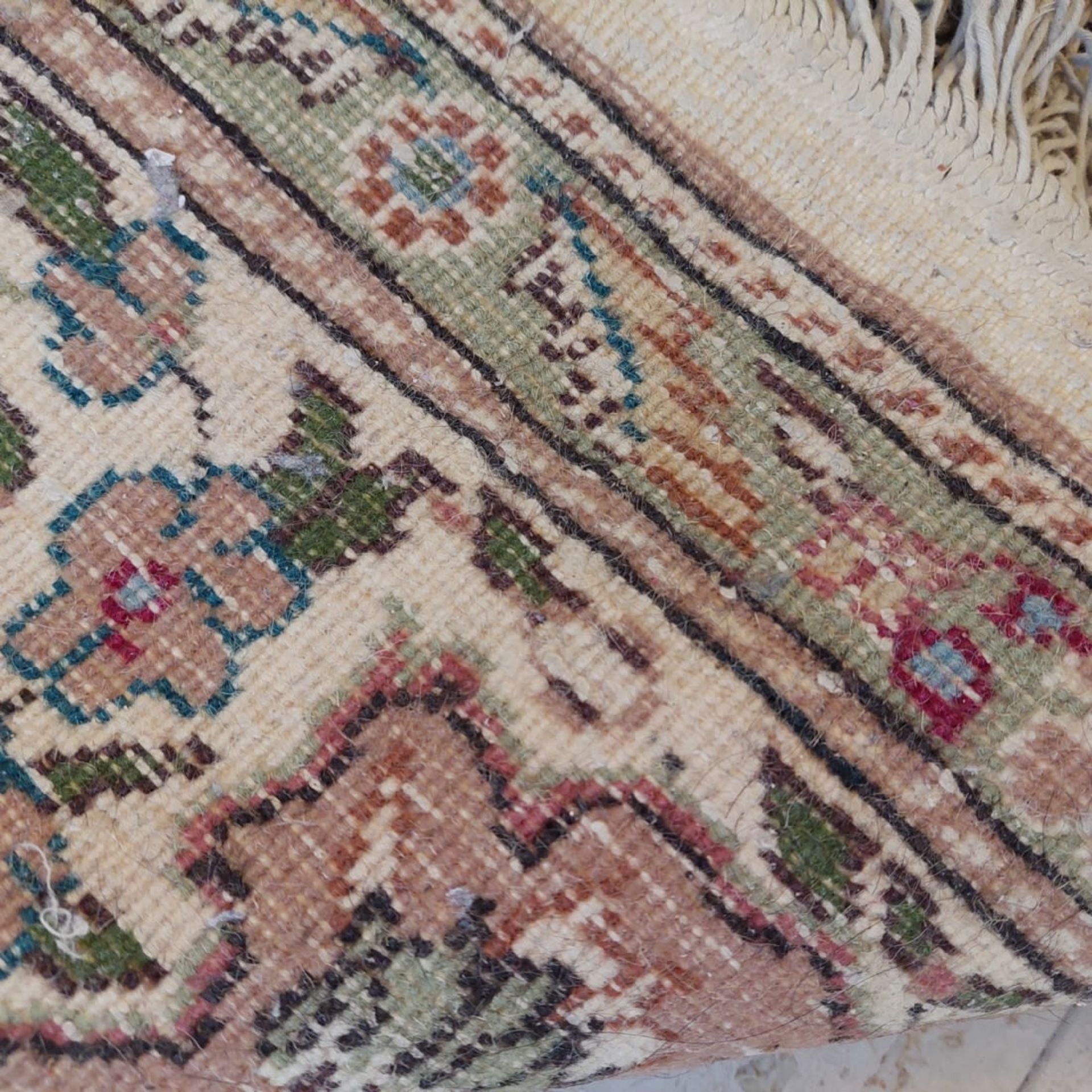 A large, high-quality and particularly beautiful Persian carpet, slightly worn, in the living - Bild 10 aus 15