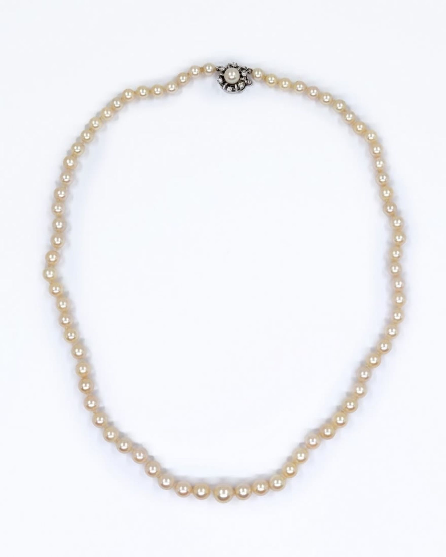 An antique pearl necklace from the 1920s, interwoven with sea pearls of different sizes, a bracket - Bild 3 aus 6
