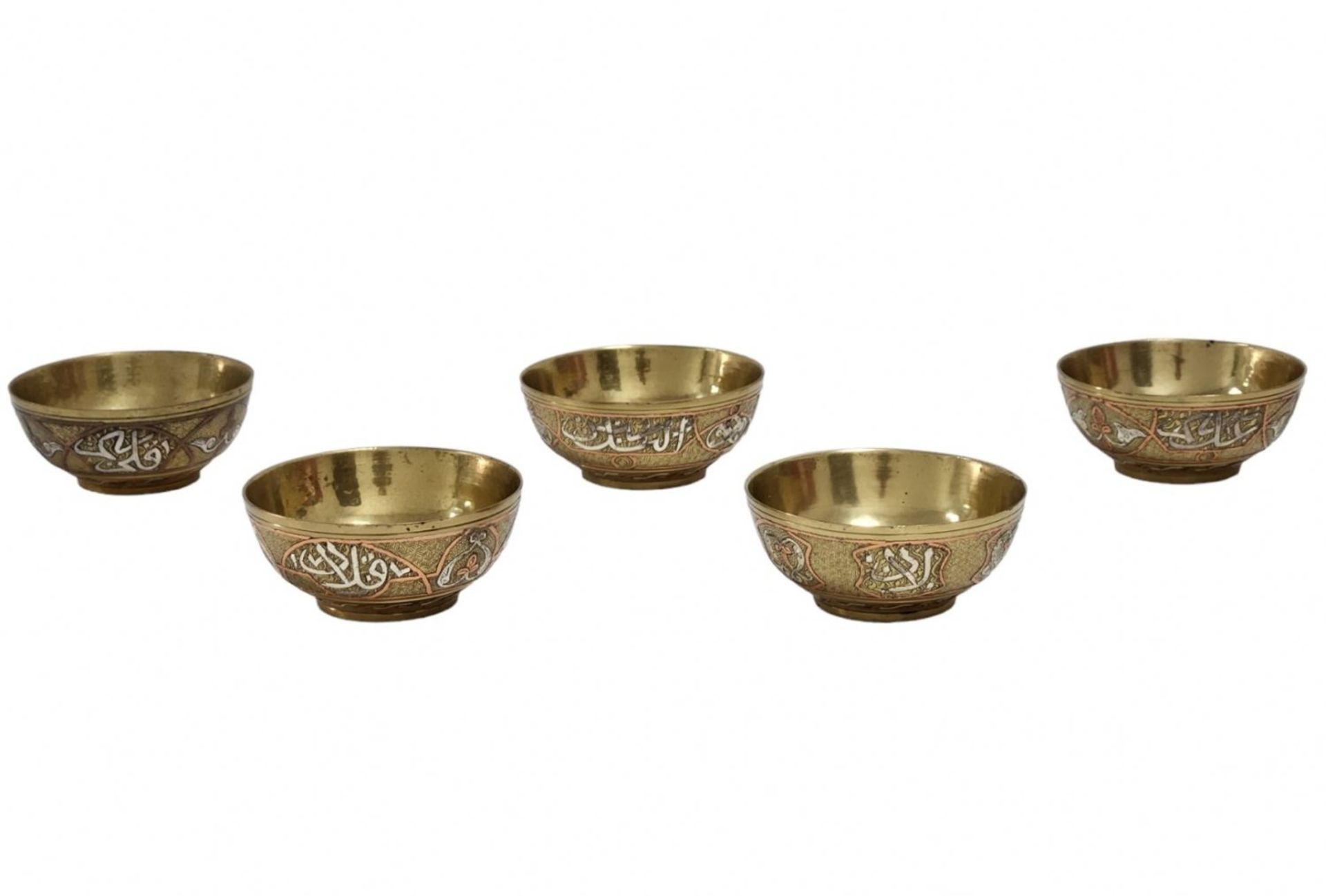 Set of 5 Islamic bowls, made in 'Damascus work' (inlay of copper and silver in a brass), in Star - Bild 3 aus 4
