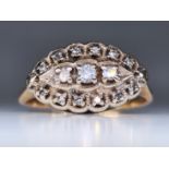 14K antique gold ring with diamonds, the diamonds with a total weight of about: 20 points, Total