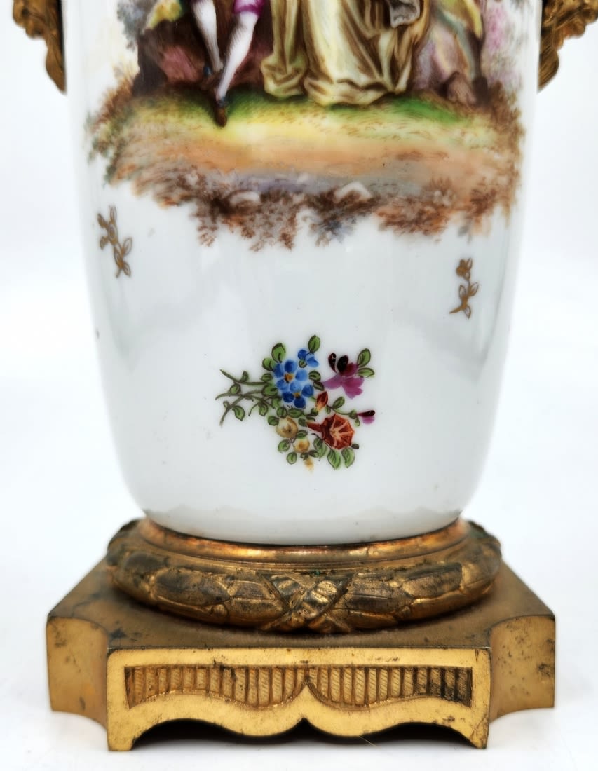 Antique French vase in 'Sevres' style, a beautiful and high-quality antique French vase from the - Image 5 of 12