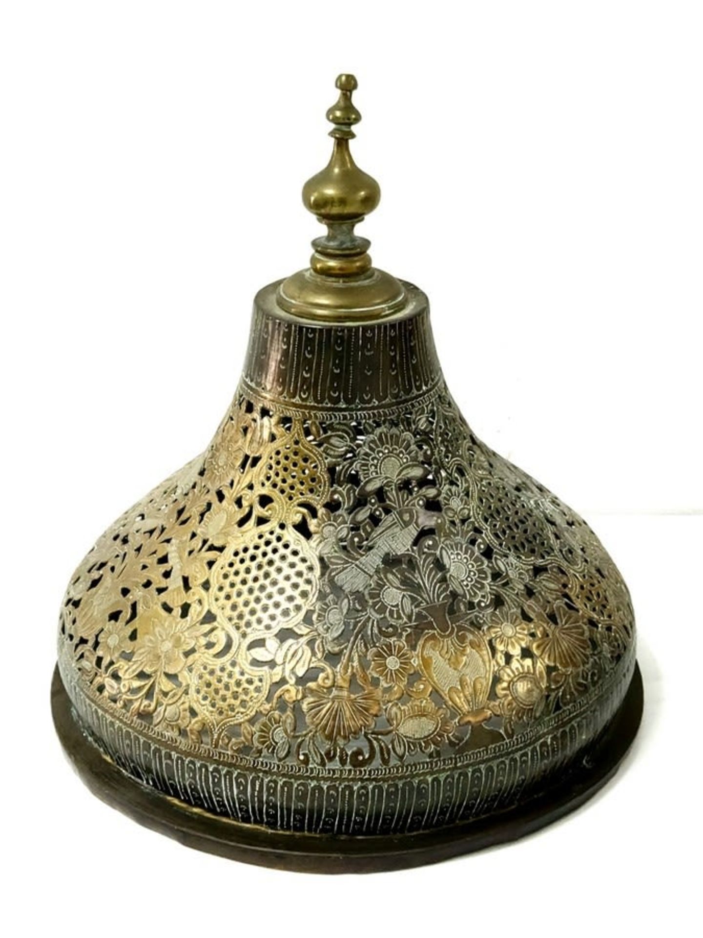 Impressive and high-quality antique Ottoman Turkish brazier, made of hammered and engraved sawn - Bild 5 aus 8