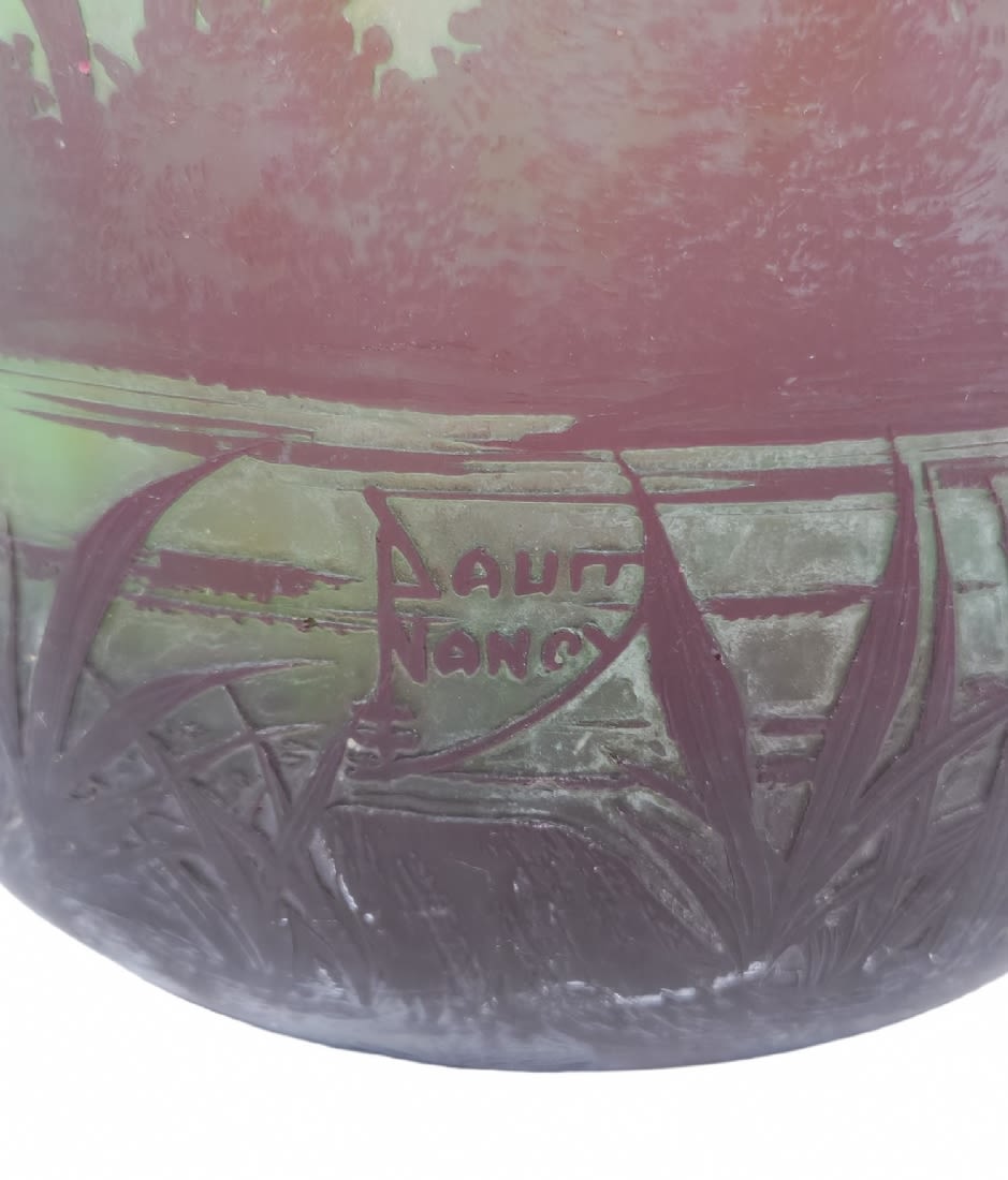 A French art nouveau vase made by Daum Nancy, decorated and signed with a cameo on a 'pate de verre' - Bild 3 aus 5