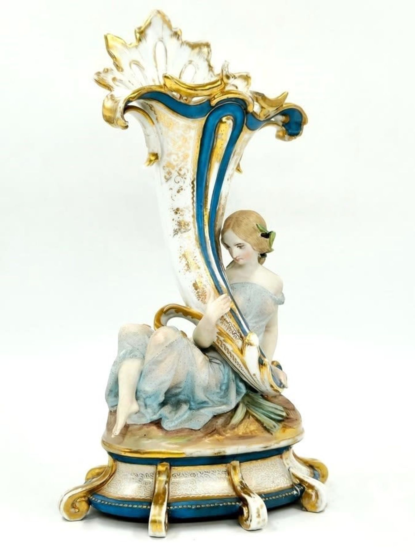 A quality antique French 'Old Paris' vase, made of porcelain and biscuit, unsigned,, hand painted in - Image 8 of 11
