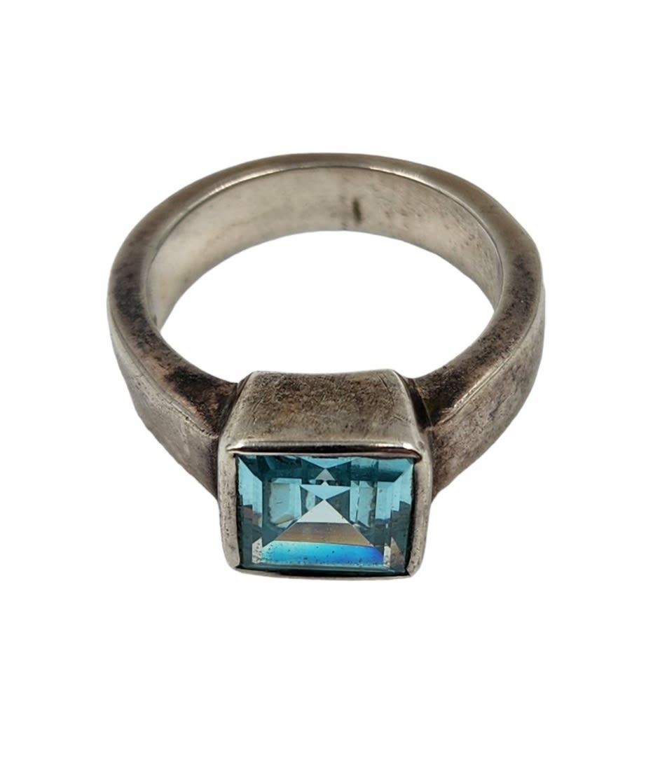 Sterling silver ring, signed: 925, set with an aqua marine stone, the size of the ring according - Image 4 of 4