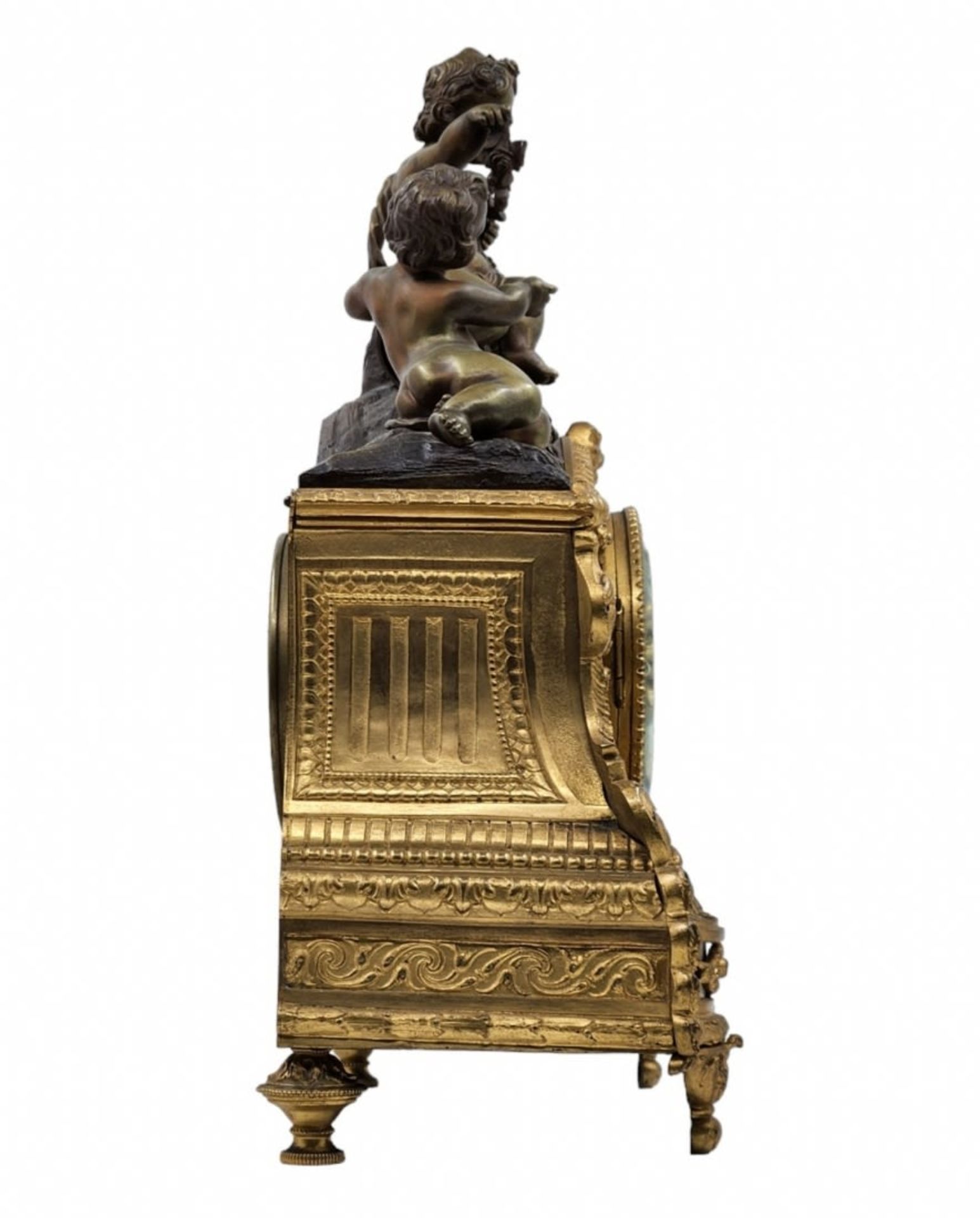 Antique French mantle clock, from the 19th century, made of bronze and white marble, the head is - Image 4 of 19