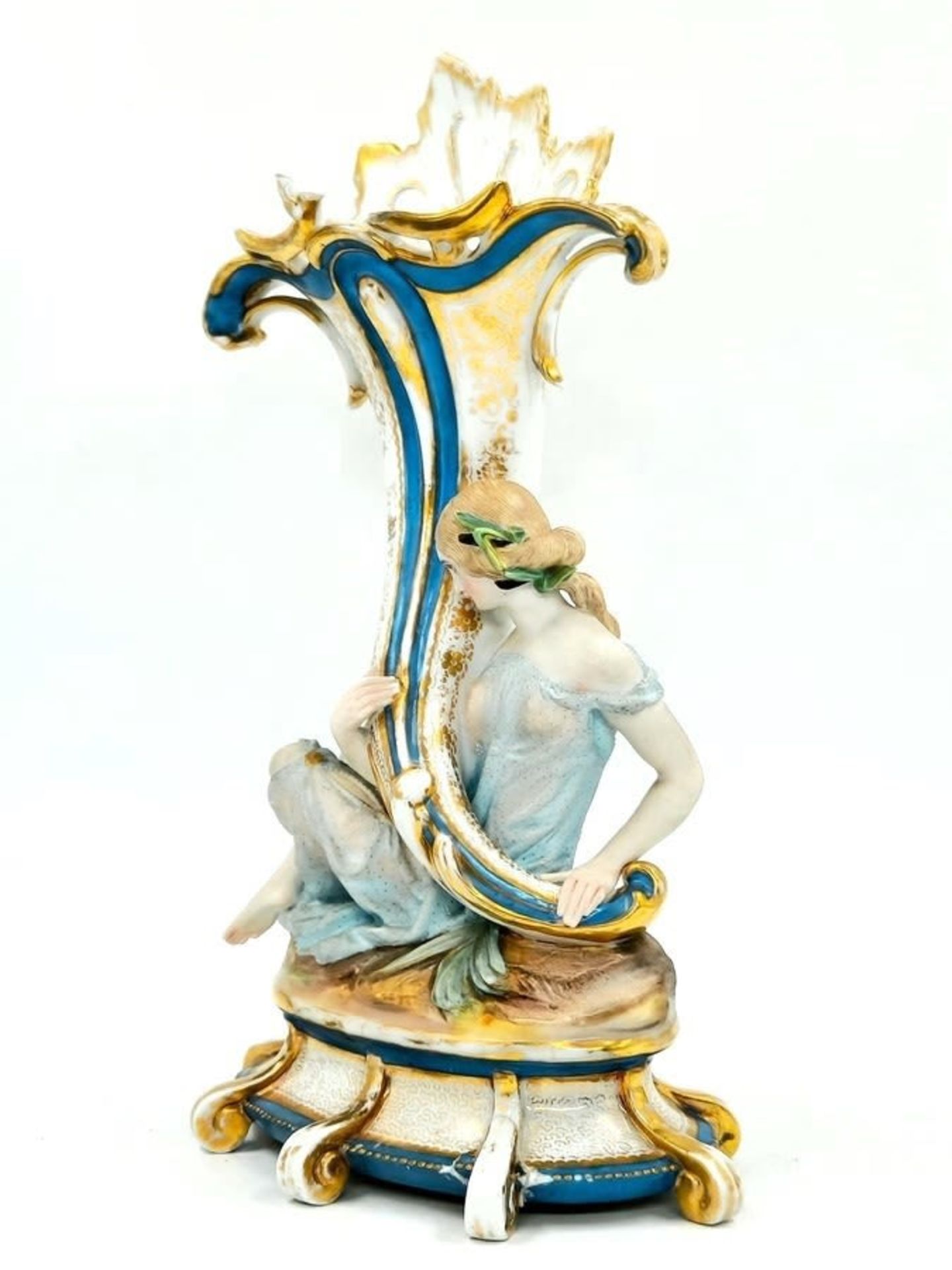 A quality antique French 'Old Paris' vase, made of porcelain and biscuit, unsigned,, hand painted in - Image 2 of 11