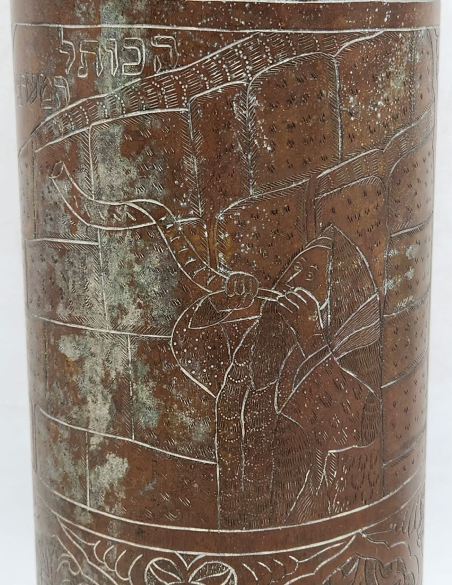A bombshell from 1967 (signed and dated), decorated with hand-engraved decorations modeled after - Bild 4 aus 6