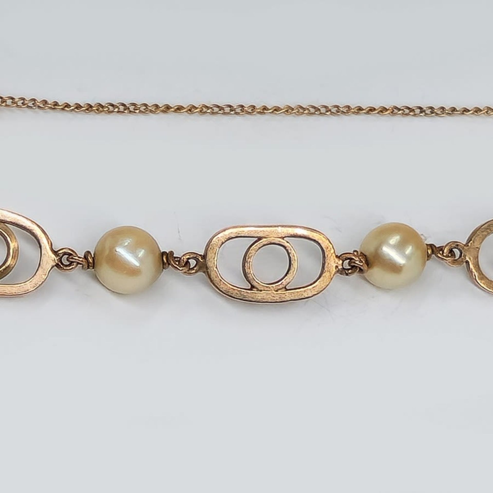 An antique bracelet of 14K yellow gold with pearls, not signed but the purity of the gold has been - Image 4 of 4