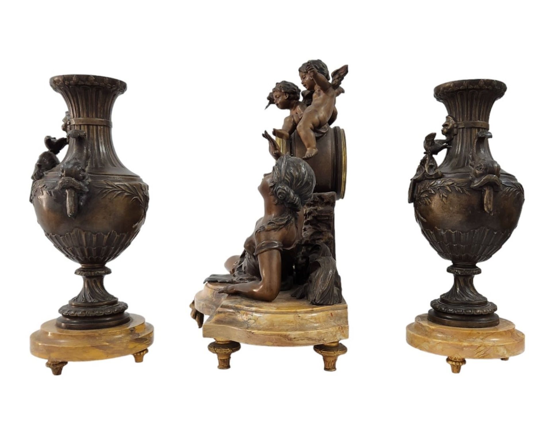 'Angels surprising a Nymph' - Antique French Mantel Clock, large and magnificent, made of spelter - Bild 3 aus 11
