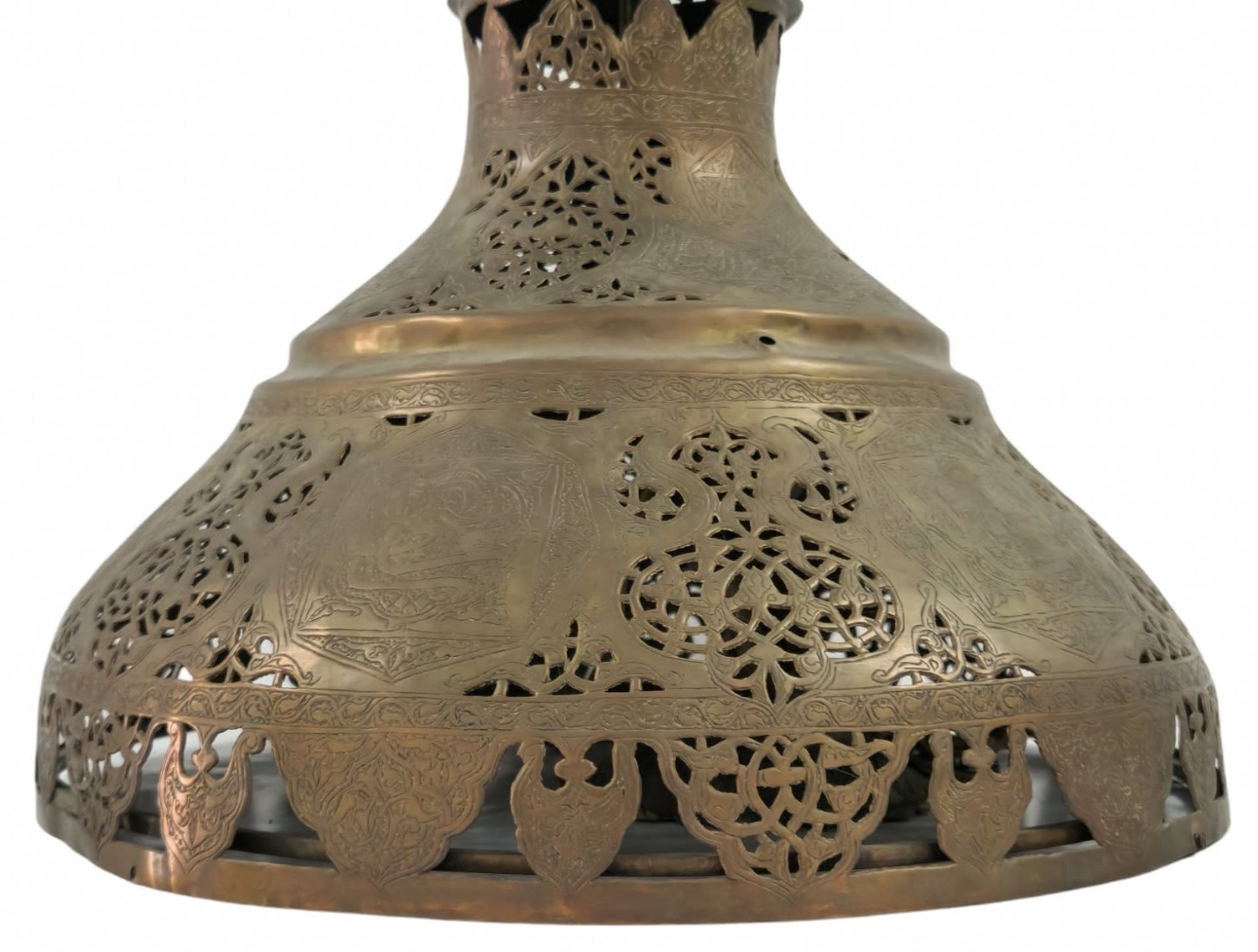 A Syrian ceiling lamp from the 19th century, made of brass, sawn by hand and hammered, Damascus 19th - Bild 5 aus 7