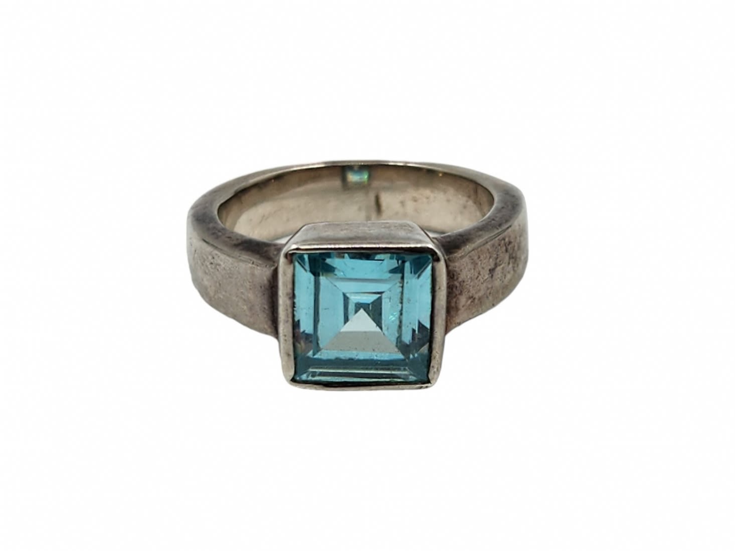 Sterling silver ring, signed: 925, set with an aqua marine stone, the size of the ring according
