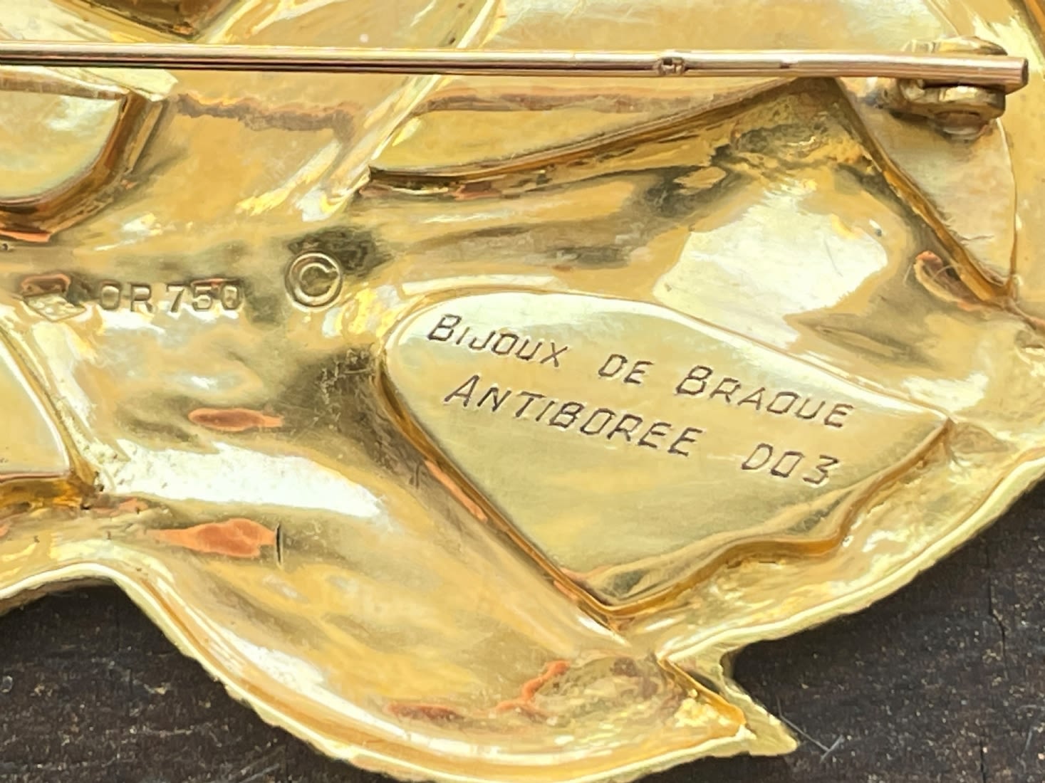 18k gold textured brooch designed by Georges Braque, a rare 18k gold textured brooch from 1963, a - Image 6 of 14