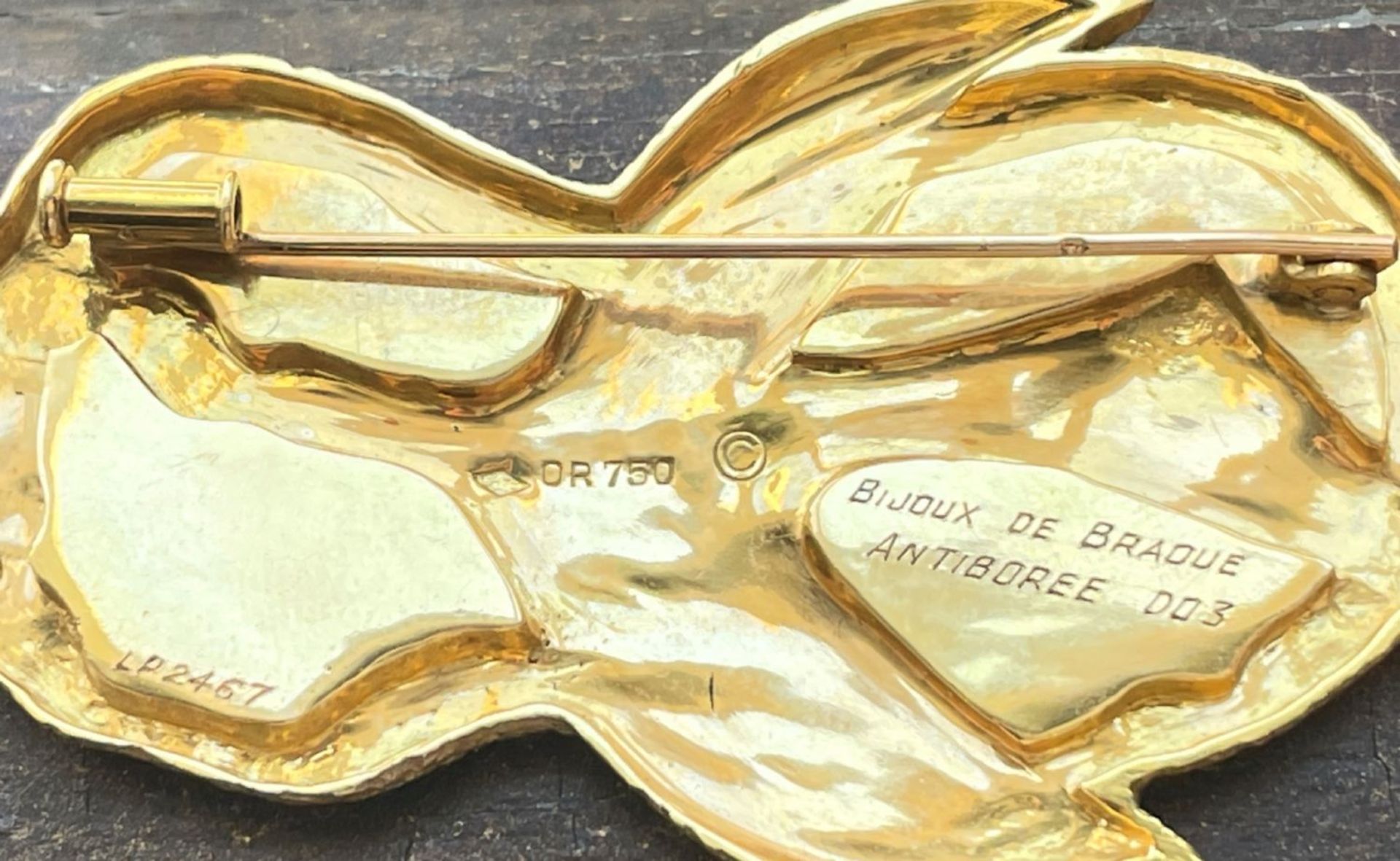 18k gold textured brooch designed by Georges Braque, a rare 18k gold textured brooch from 1963, a - Image 9 of 14