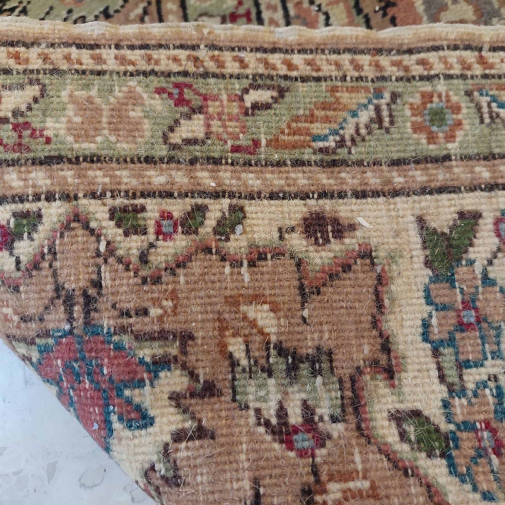 A large, high-quality and particularly beautiful Persian carpet, slightly worn, in the living - Bild 11 aus 15