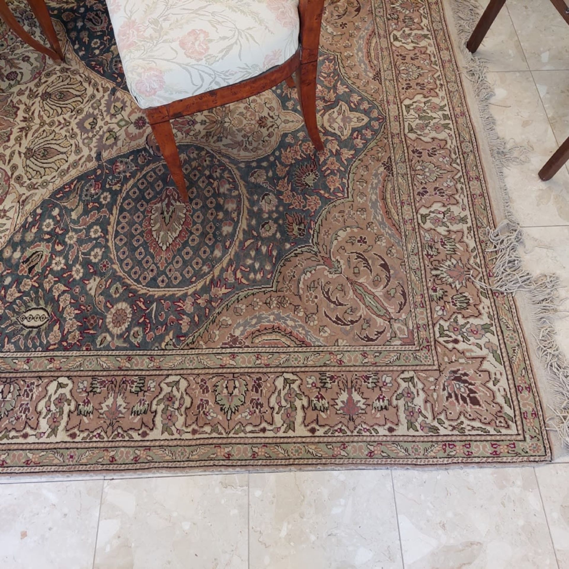 A large, high-quality and particularly beautiful Persian carpet, slightly worn, in the living - Bild 7 aus 15