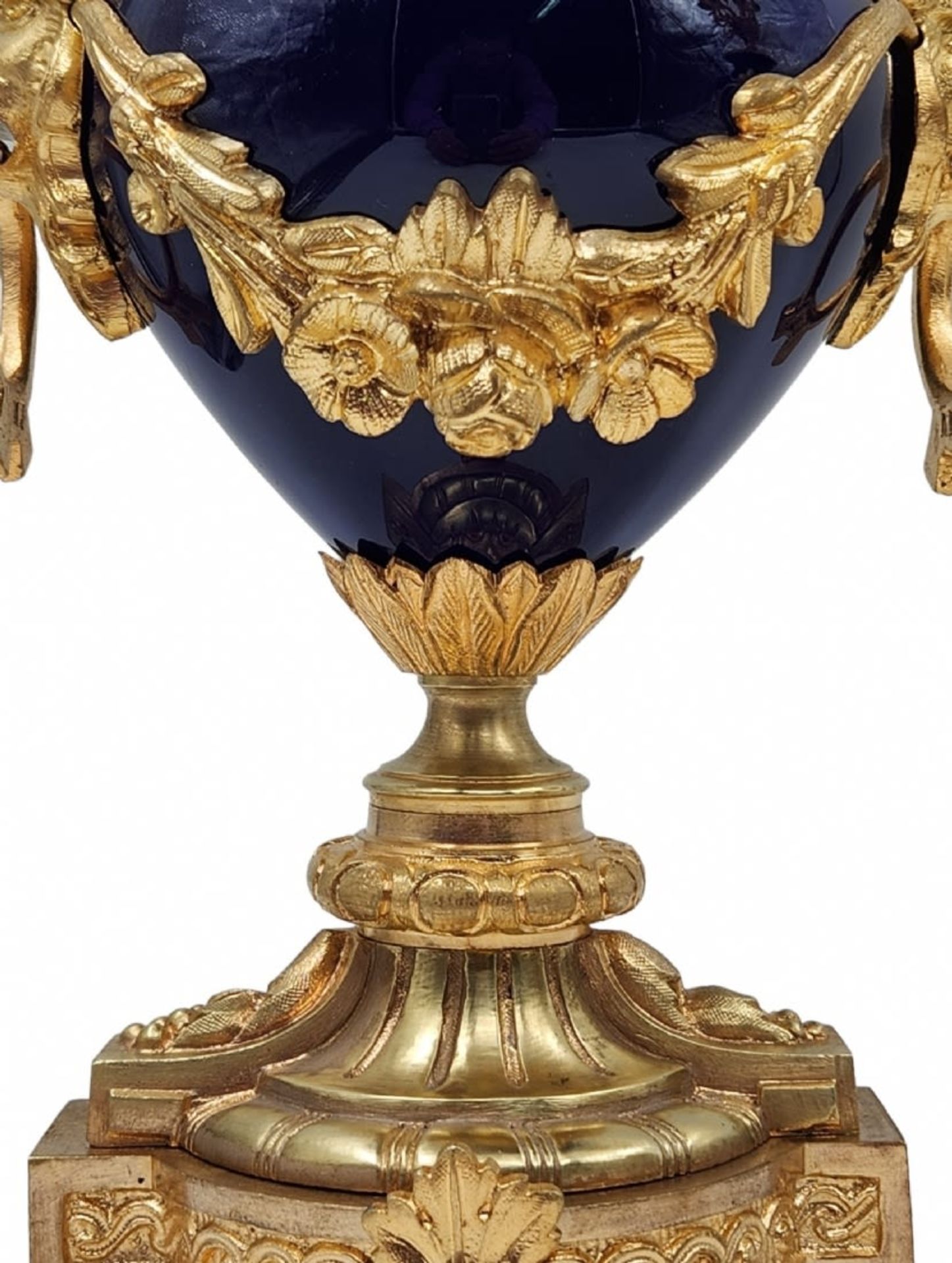 French Garniture set, from the 19th century, louis XVI or Louis XV style, includes: a mantle clock - Image 11 of 14