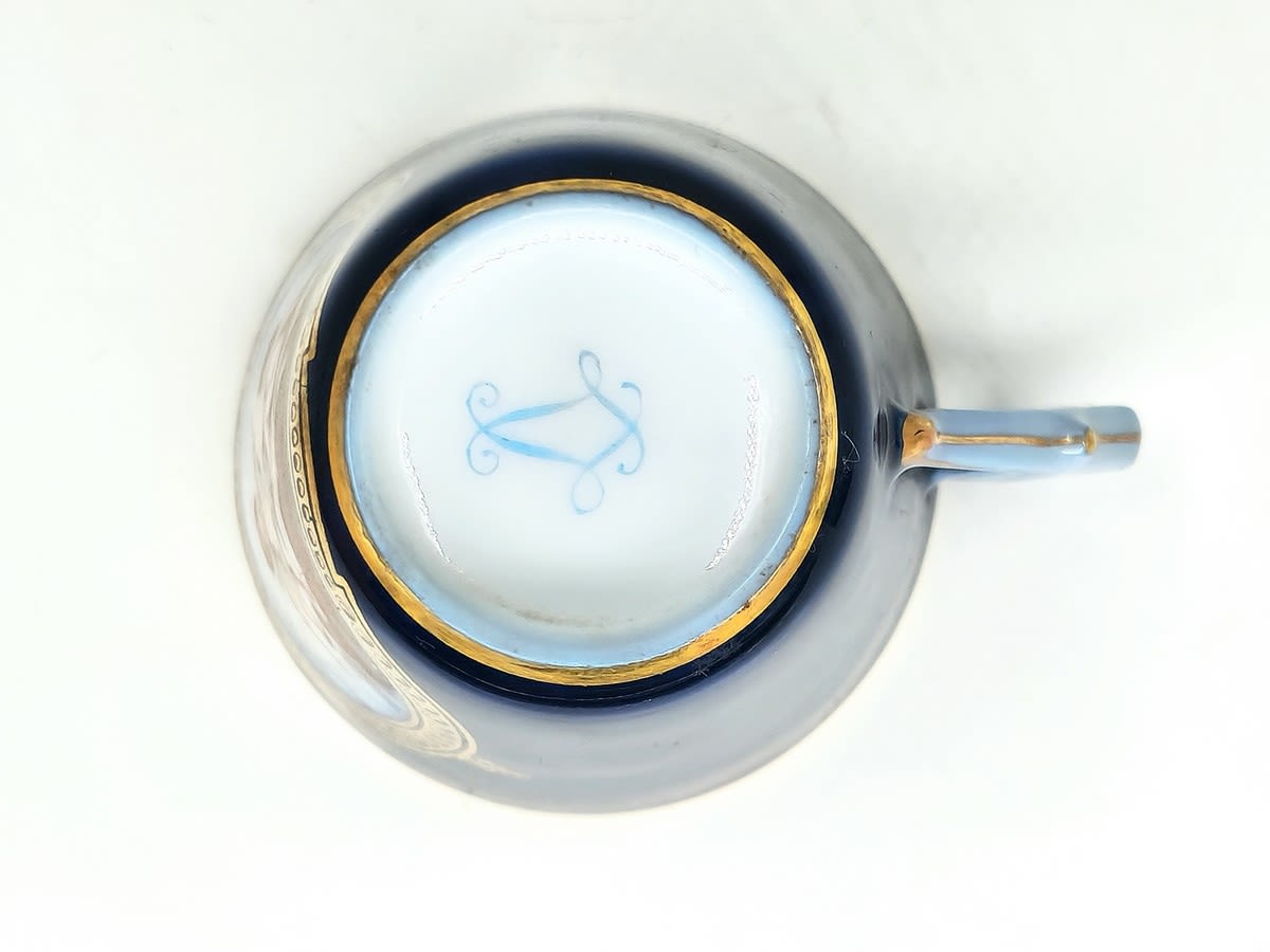 A beautiful, high-quality, antique French porcelain cup of the 'Demitasse Cup' type, from the 19th - Image 6 of 7