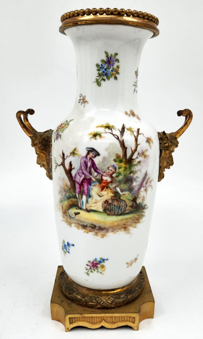 Antique French vase in 'Sevres' style, a beautiful and high-quality antique French vase from the - Image 4 of 12