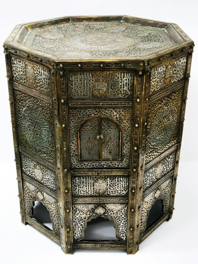 Islamic decorative table, an impressive and high-quality table for Quran, in the Mamluk Revival - Image 2 of 3
