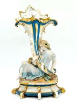 A quality antique French 'Old Paris' vase, made of porcelain and biscuit, unsigned,, hand painted in