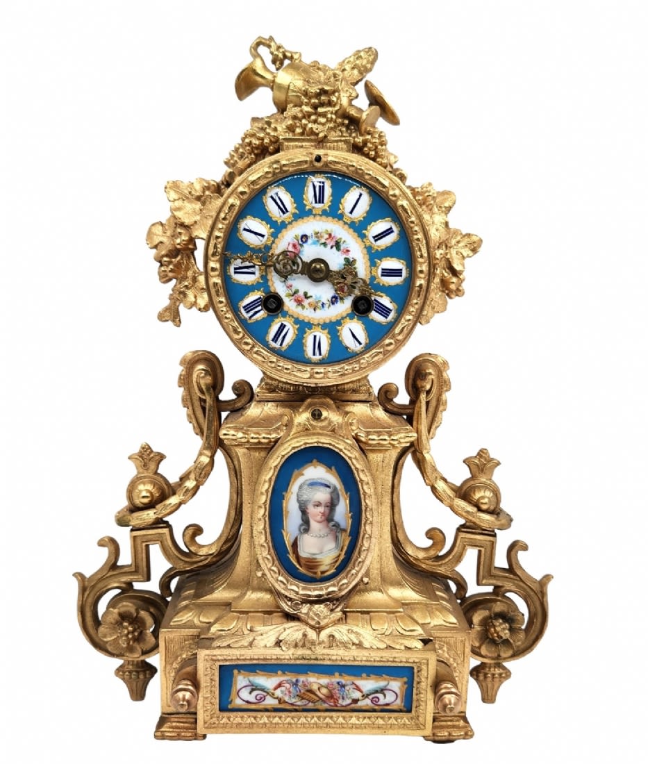 Antique and luxurious French mantle clock, from the last third of the 19th century, an 18th-