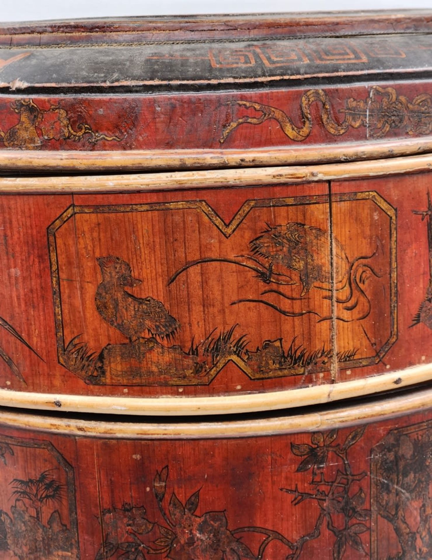 Chinese marriage basket for dowry, made of wood and straw, hand painted on a lacquer background, - Bild 6 aus 14