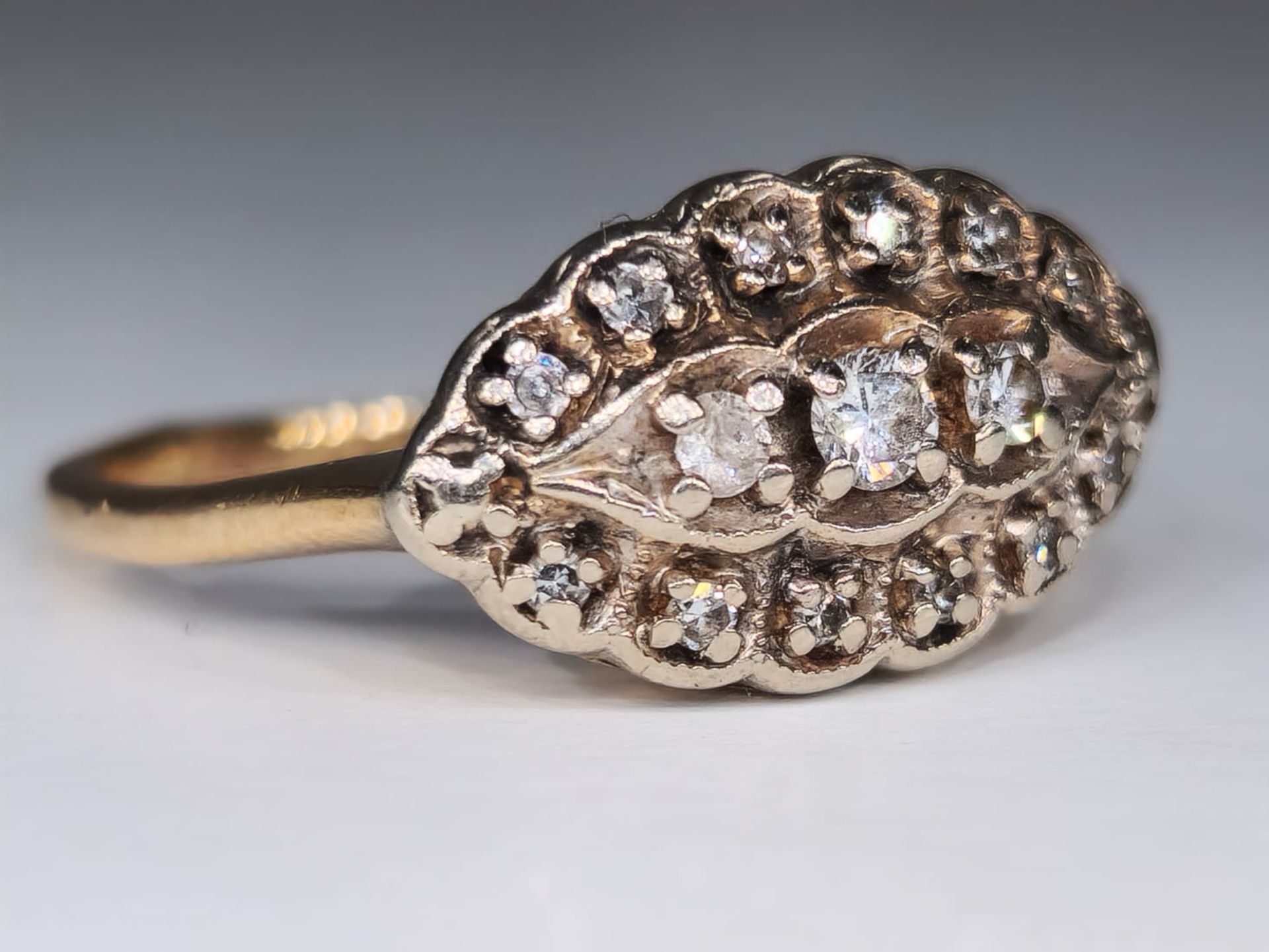 14K antique gold ring with diamonds, the diamonds with a total weight of about: 20 points, Total - Image 2 of 6