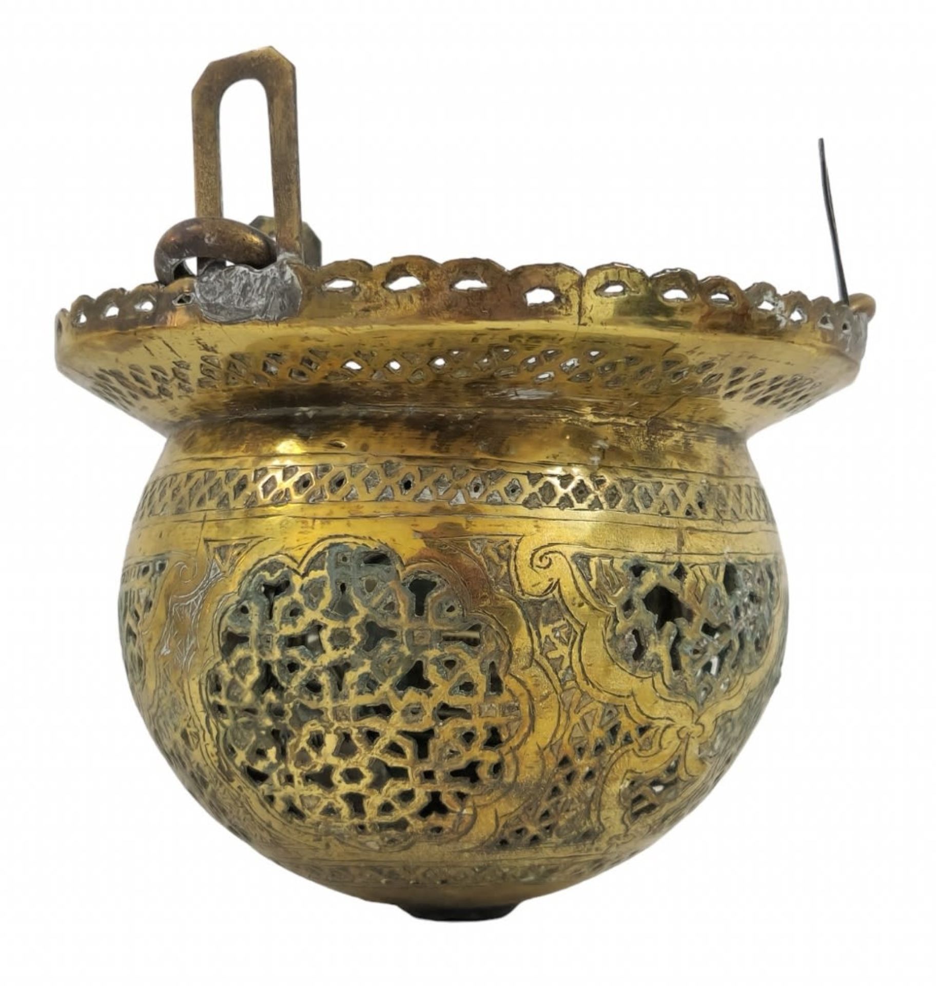 A pair of antique Islamic ceiling lamps, end of the 19th century, made of brass, decorated by hand - Image 3 of 5