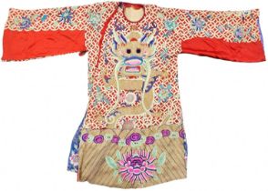 Antique Chinese robe from the 'Qing' dynasty, made of embroidered silk, Width: 185 cm, Height: 132