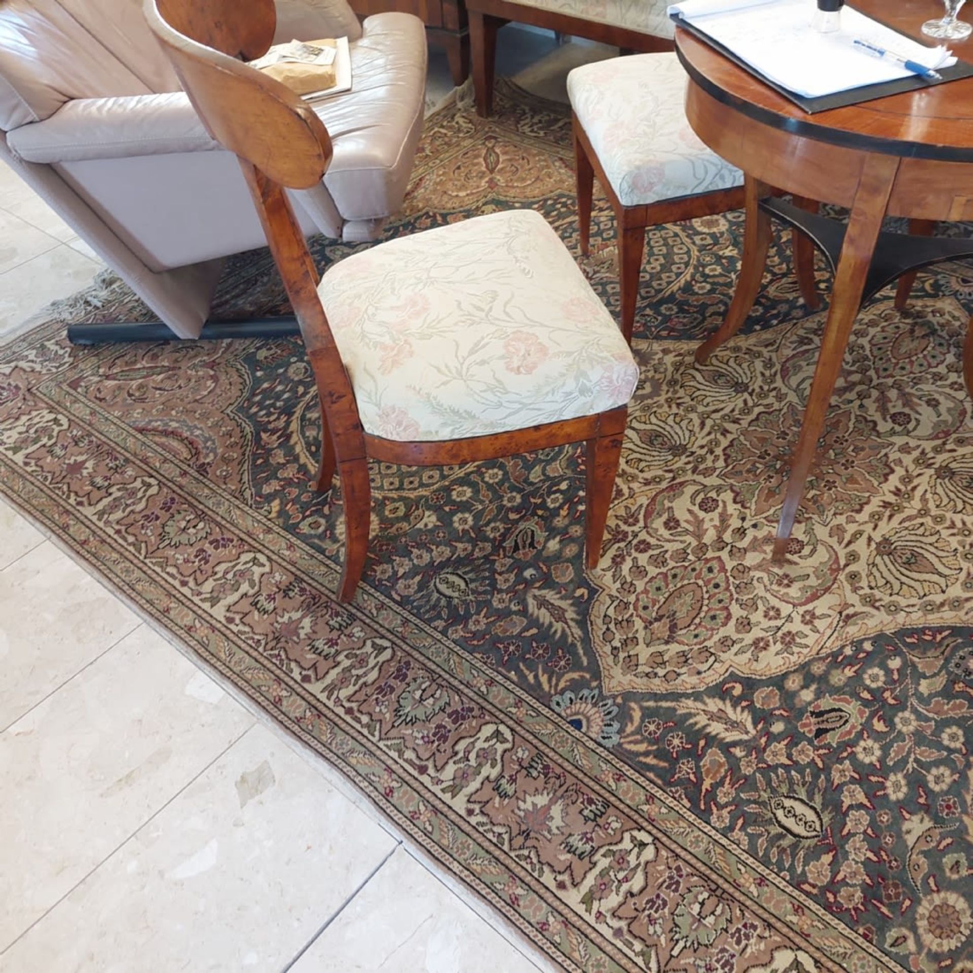 A large, high-quality and particularly beautiful Persian carpet, slightly worn, in the living - Bild 2 aus 15