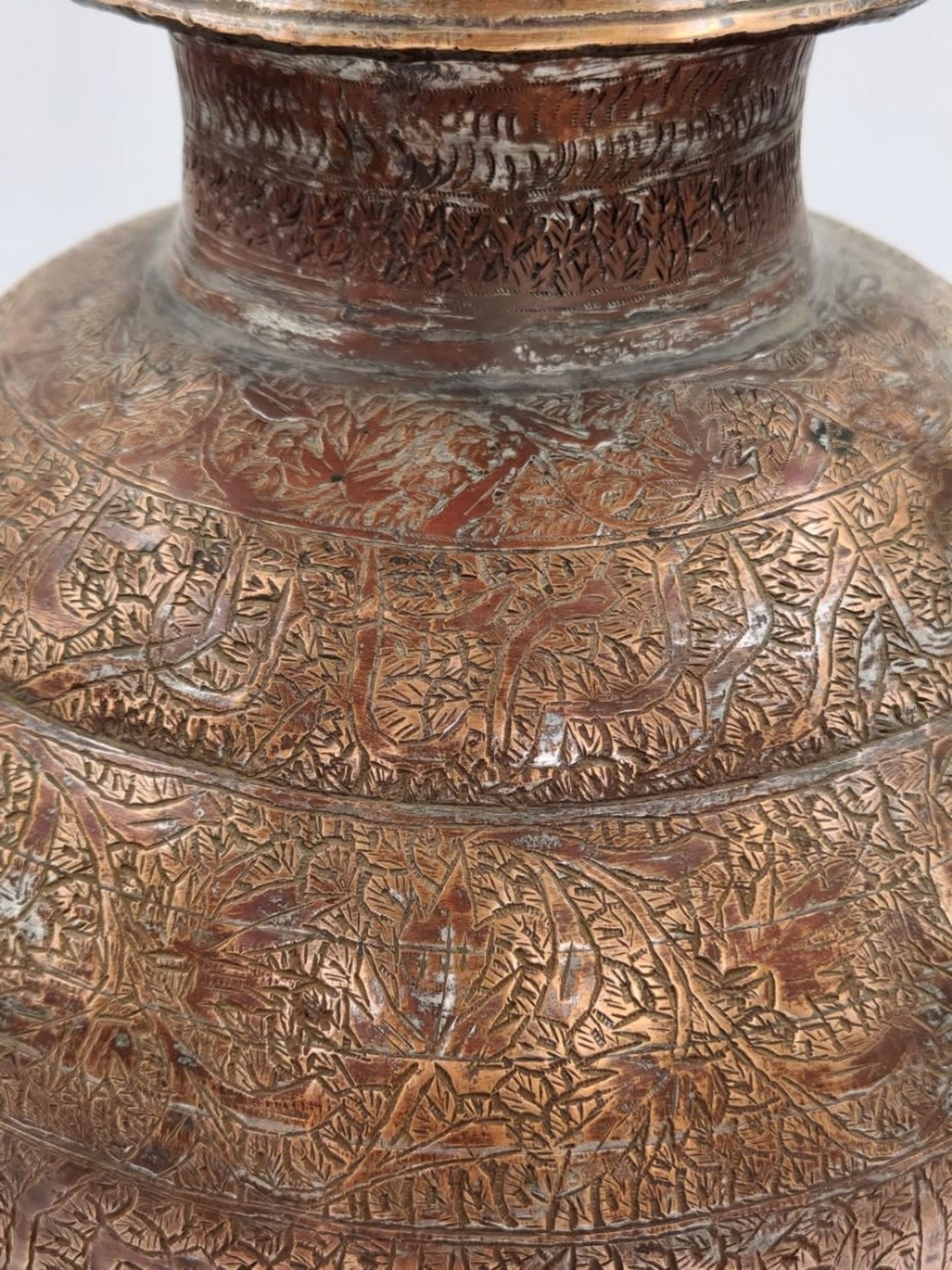 A large and beautiful antique Asian water jug from the 19th century, made in the Dhamrai region, - Image 6 of 8