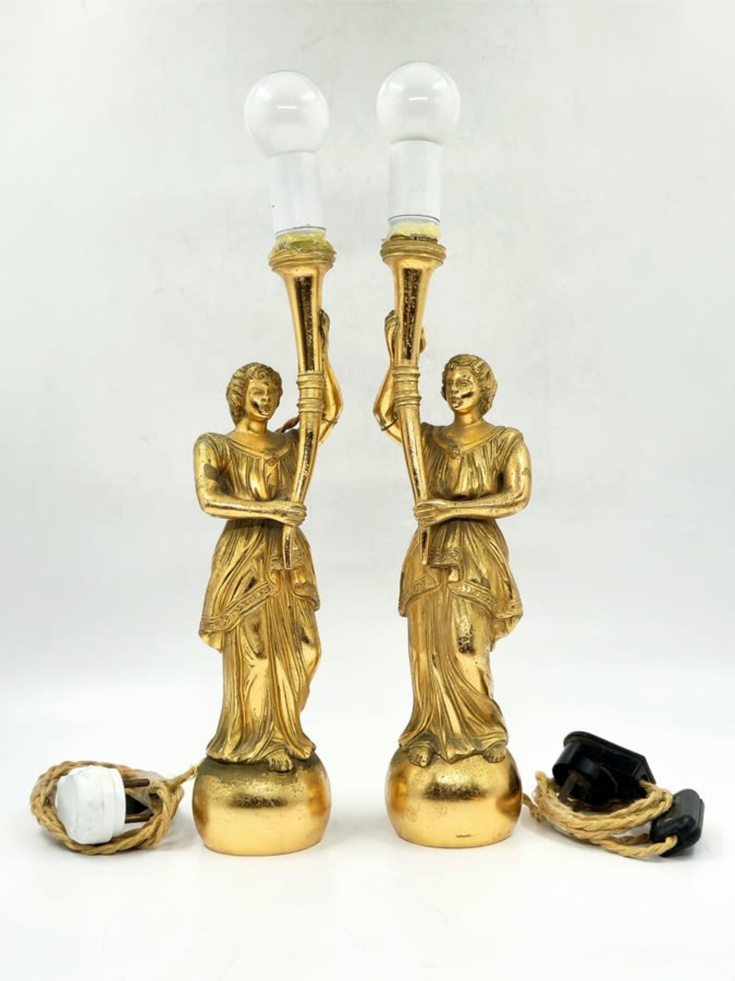 A pair of table lamps made of spelter, old wiring (recommended to be replaced), Condition - Image 6 of 7