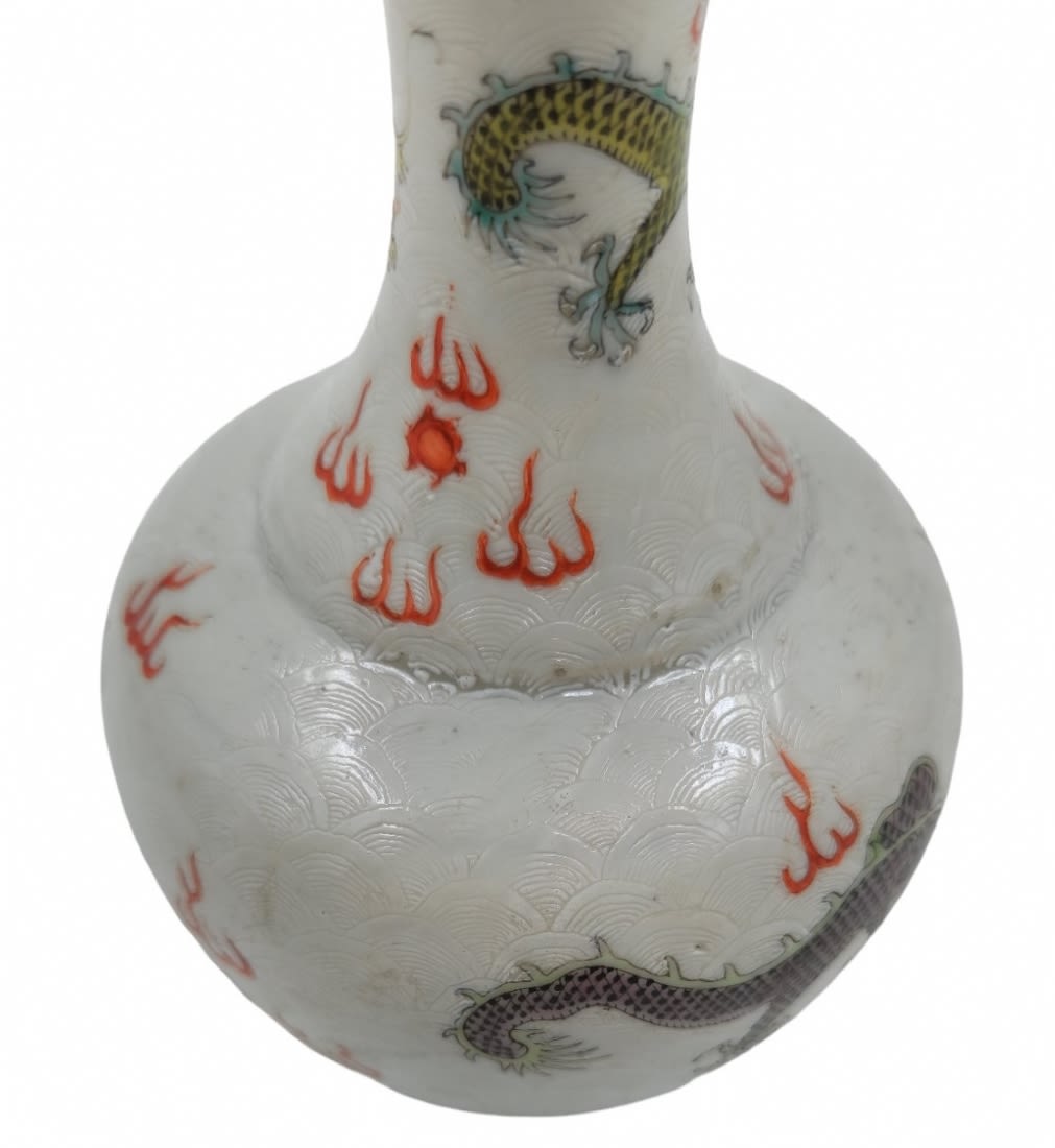 A high-quality and beautiful antique Chinese porcelain jug, late 'Qing' dynasty, decorated with - Image 6 of 8