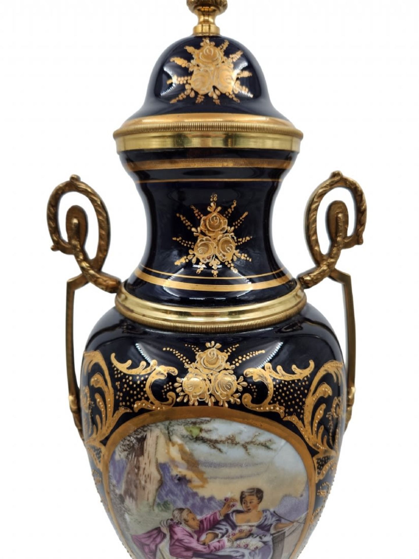 A pair of old, beautiful and impressive French vases in the 'Sevres' style, made of porcelain, - Image 5 of 9